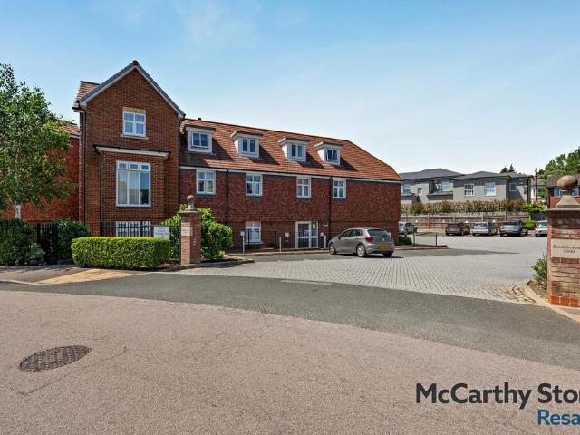 Flat for sale in Southborough, Sandown Park