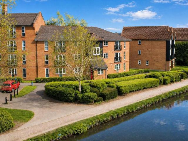 Flat for sale in Pouchen End, Hertfordshire