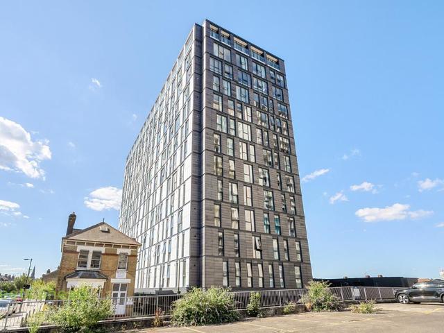 Flat for sale in London Borough of Croydon, Greater London