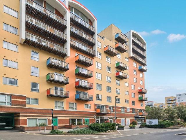 Flat for sale in Greenwich Millennium Village, Greater London