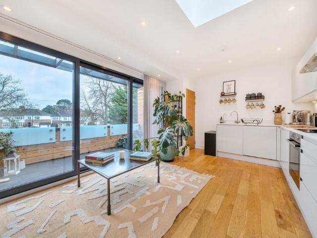 Flat for sale in Crofton, Greater London