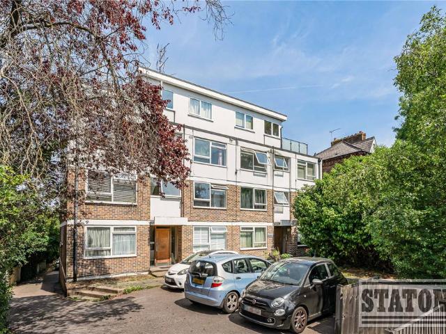 Flat for sale in New Barnet, Greater London