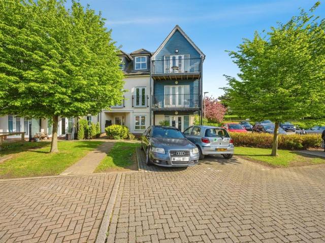 Flat for sale in Monkston Park, Milton Keynes