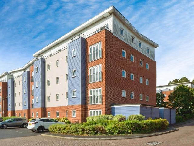 Flat for sale in Helford, Hampshire