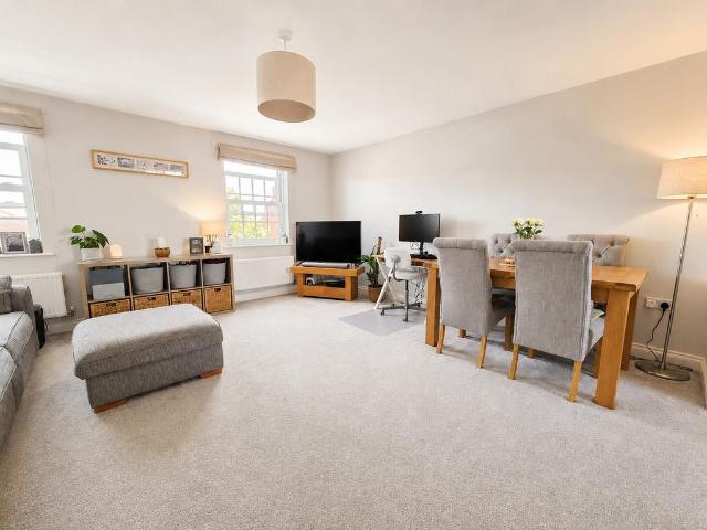 Flat for sale in Great Denham, Bedford