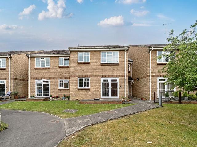 Flat for sale in Ewens Farm, Golden Valley
