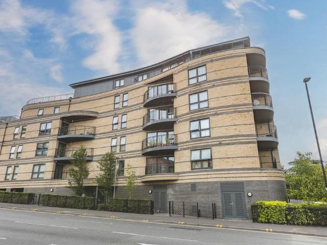Flat for sale in Slough