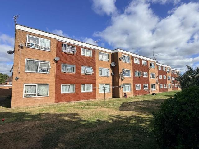 Flat for sale in Slough