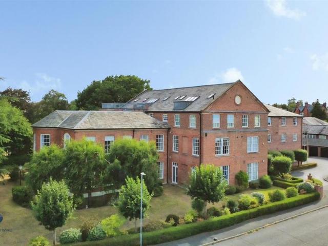 Flat for sale in West Heath, Congleton