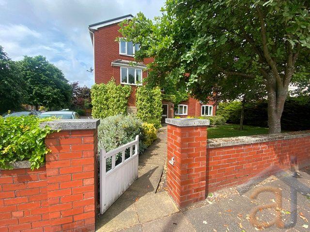 Flat for sale in Southport, Sefton