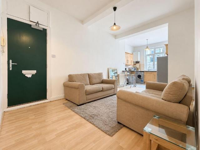 Flat for sale in Tower Liberty, Wapping