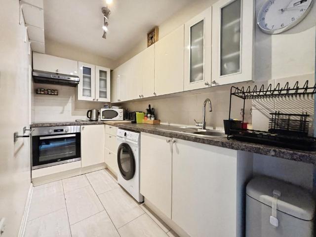Flat for sale in Forest Gate, Greater London