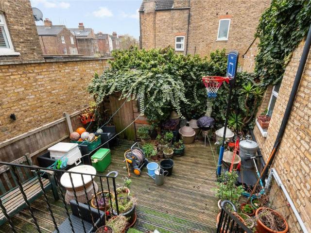 Flat for sale in West Norwood, Greater London