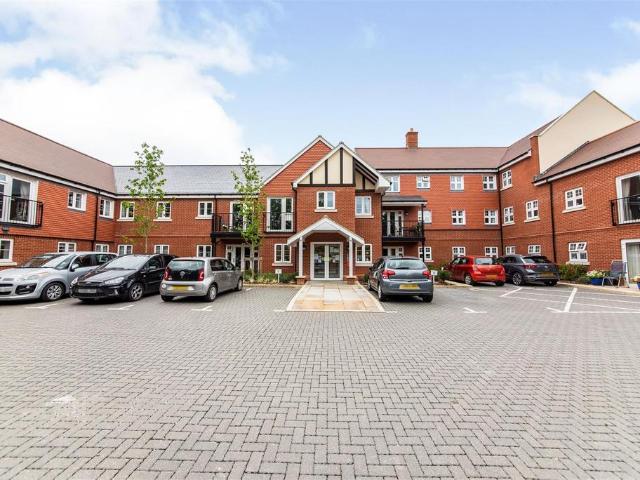 Flat for sale in Pouchen End, Hertfordshire
