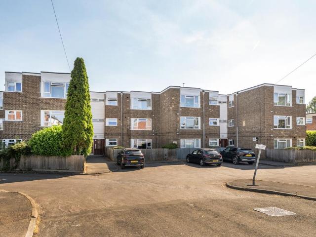 Flat for sale in Ewens Farm, Golden Valley
