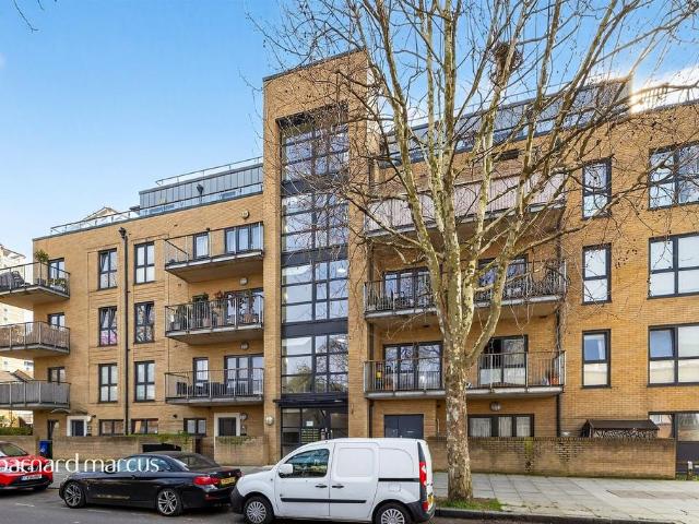 Flat for sale in Old Kent Road, Greater London