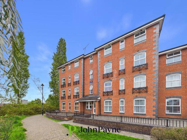 Flat for sale in Bishopsgate Green, Coventry