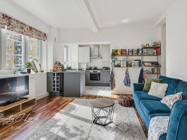 Flat for sale in London Borough of Tower Hamlets, Greater London