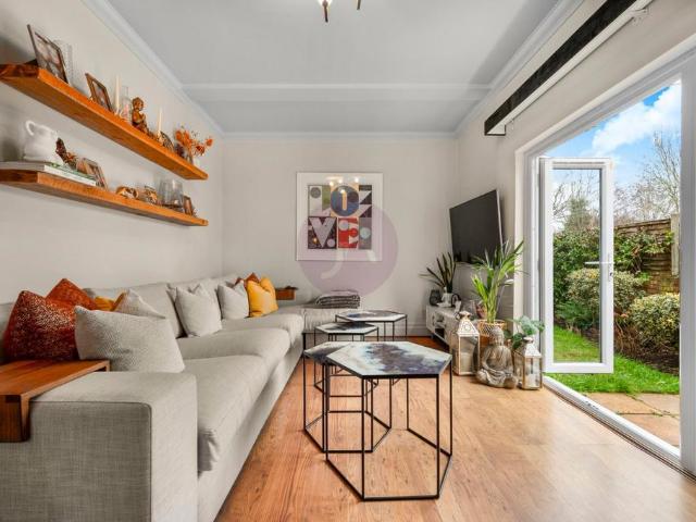 Flat for sale in Finchley, Isle Of Man