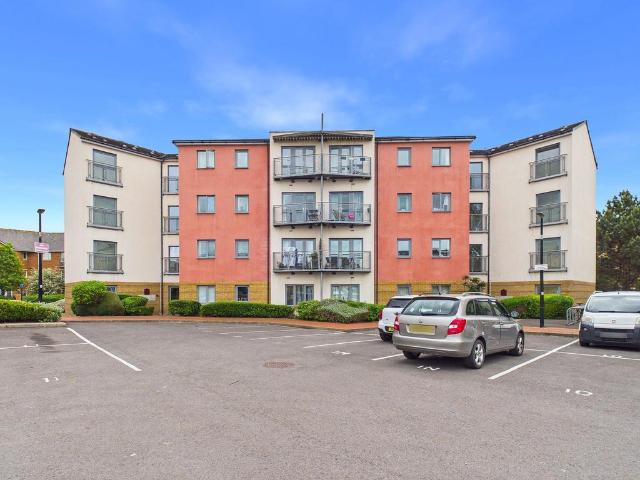 Flat for sale in Barry Island, Barry