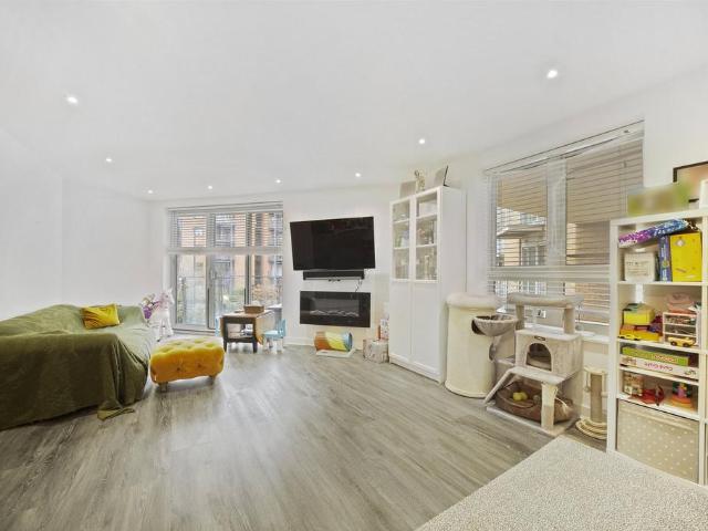 Flat for sale in Ratcliffe, Limehouse