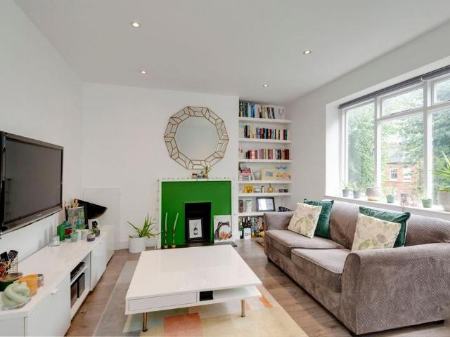 Flat for sale in South Hampstead, Greater London