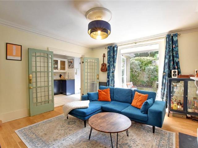 Flat for sale in London Borough of Lewisham, Ladywell