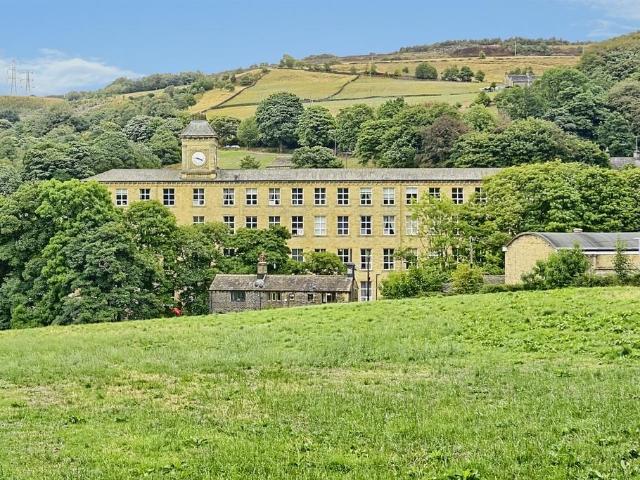 Flat for sale in Ripponden, West Yorkshire