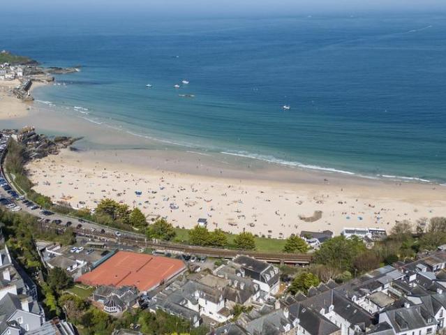 Flat for sale in Penbeagle, Cornwall