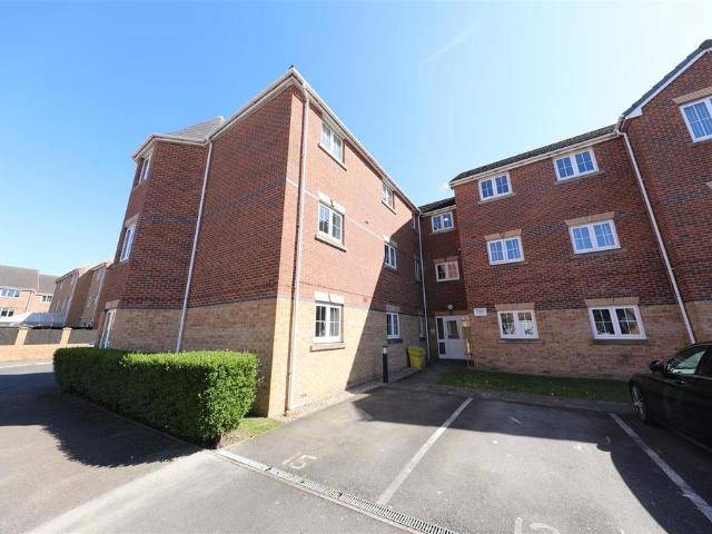 Flat for sale in Kingswood, Hull
