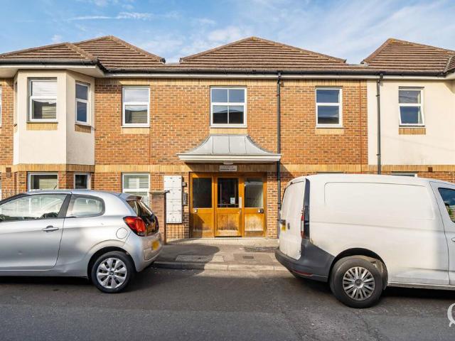 Flat for sale in Grove Park, Oad Street