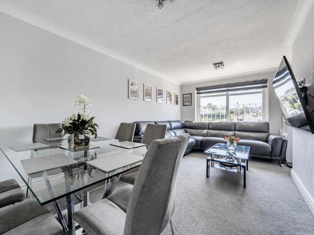 Flat for sale in Bushey