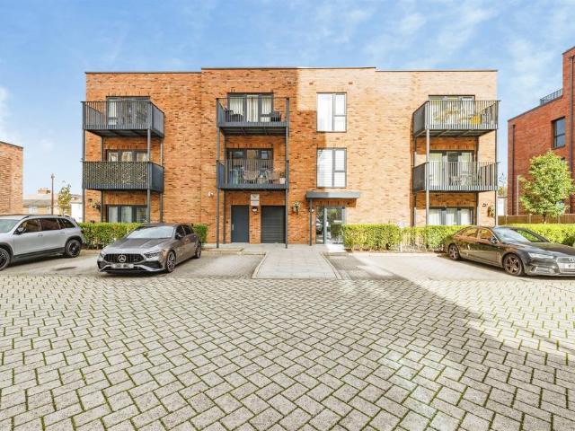 Flat for sale in Holywell Estate, Watford