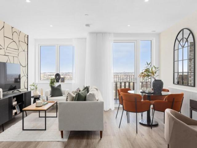 Flat for sale in Brent Cross, Cat Hill