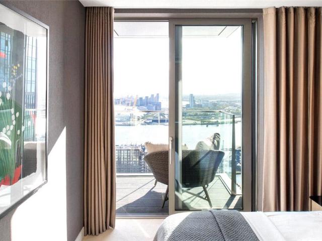 Flat for sale in Isle Of Dogs, Isle Of Man