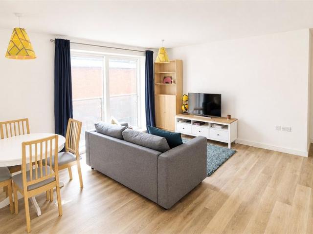 Flat for sale in Redcliffe, Feckenham