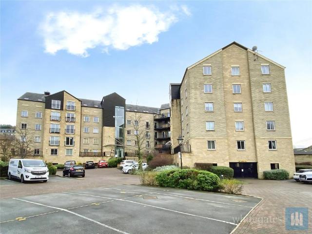 Flat for sale in Dewsbury, West Yorkshire
