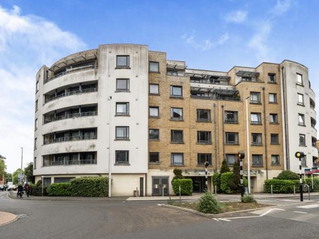 Flat for sale in Horsell, Woking
