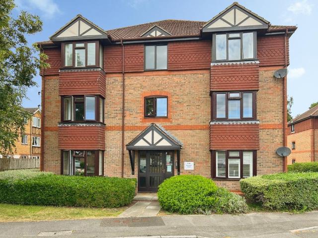 Flat for sale in Fleet, Hart