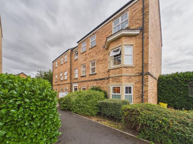Flat for sale in Colburn