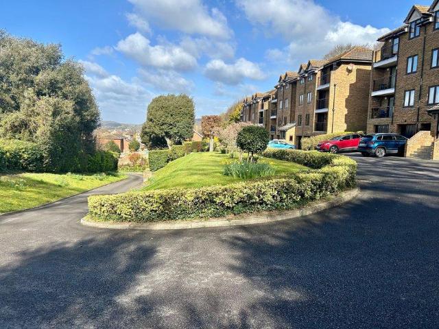 Flat for sale in Tower Hamlets, Ash