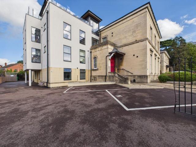 Flat for sale in Wotton, Gloucester