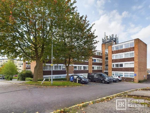 Flat for sale in Queens Park, Billericay