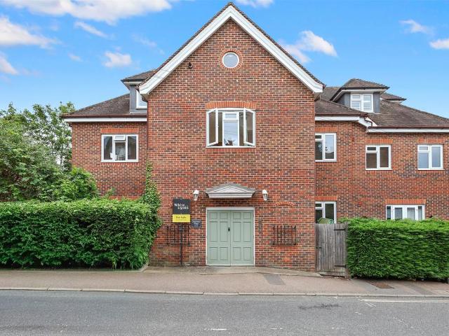 Flat for sale in Rose Hill, Pachesham Park