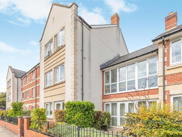 Flat for sale in Penylan, Cardiff