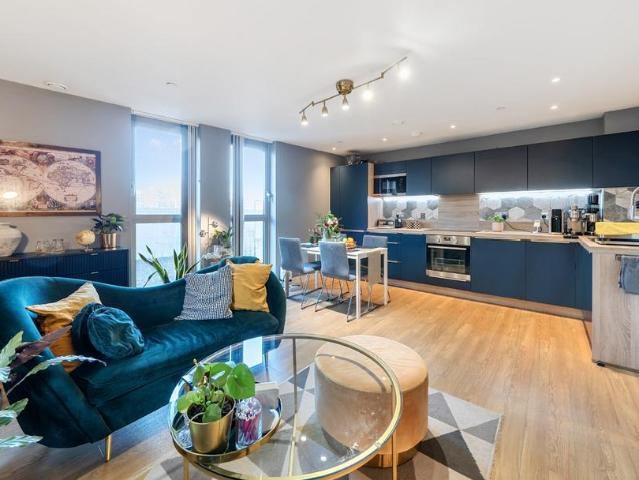 Flat for sale in London Borough of Lewisham, Ladywell
