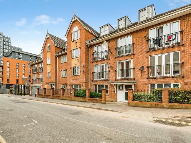 Flat for sale in Slough, Isle Of Man