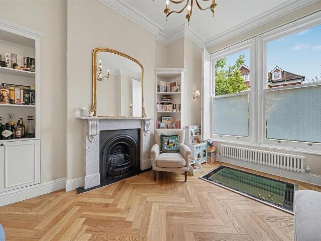 Flat for sale in South Hampstead, Greater London
