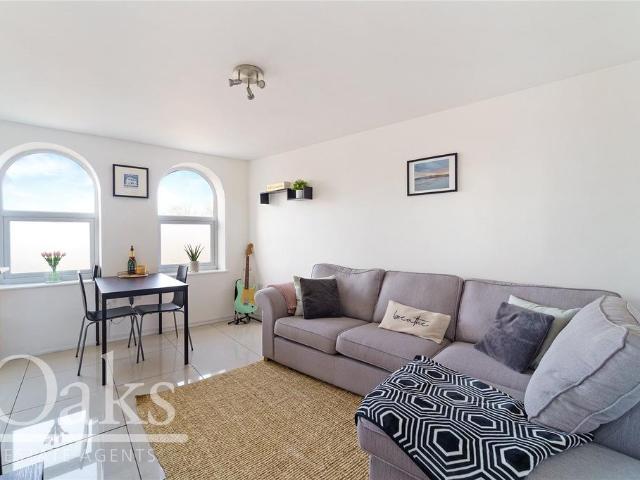 Flat for sale in London Borough of Merton, Collier's Wood