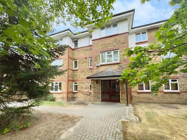 Flat for sale in Penge, Greater London